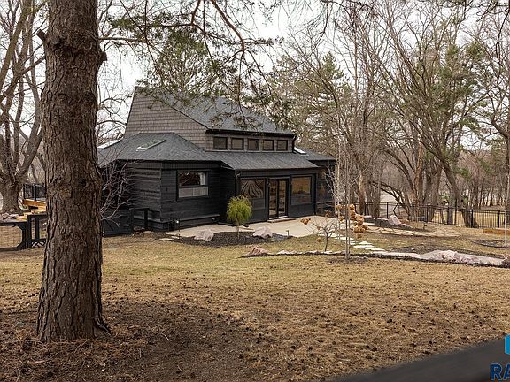 4th image of 2320 S Southeastern Ave