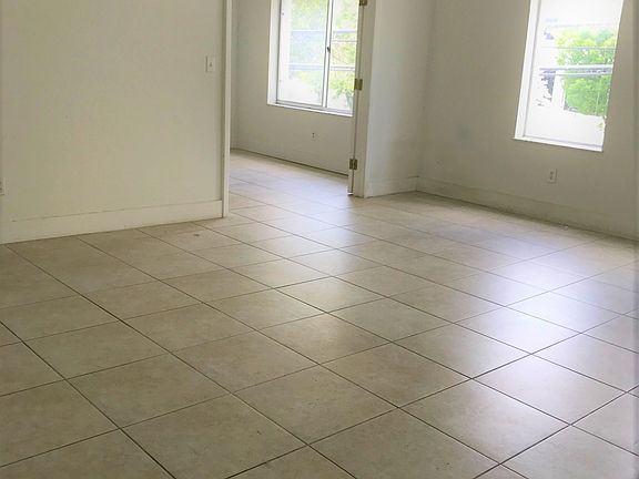 4th image of 2334 NE 2nd Ave #1