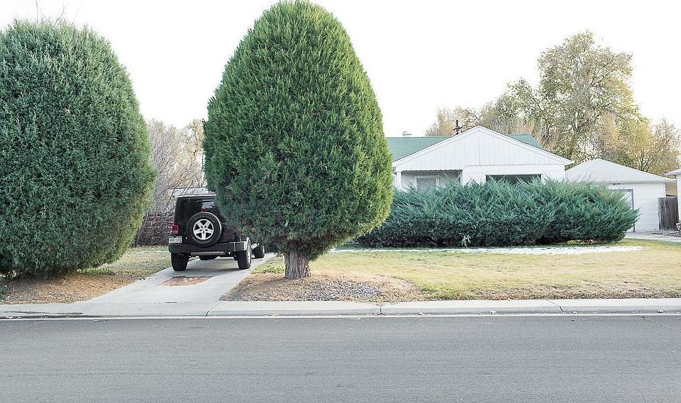 Front of home on Huge Lot with Privacy