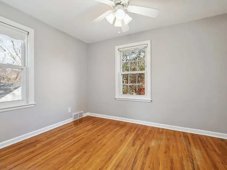 1010 SW Kenworthy Dr — Photo 15
