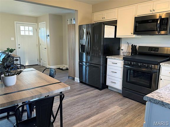 5th image of 864 Oakwood Ln