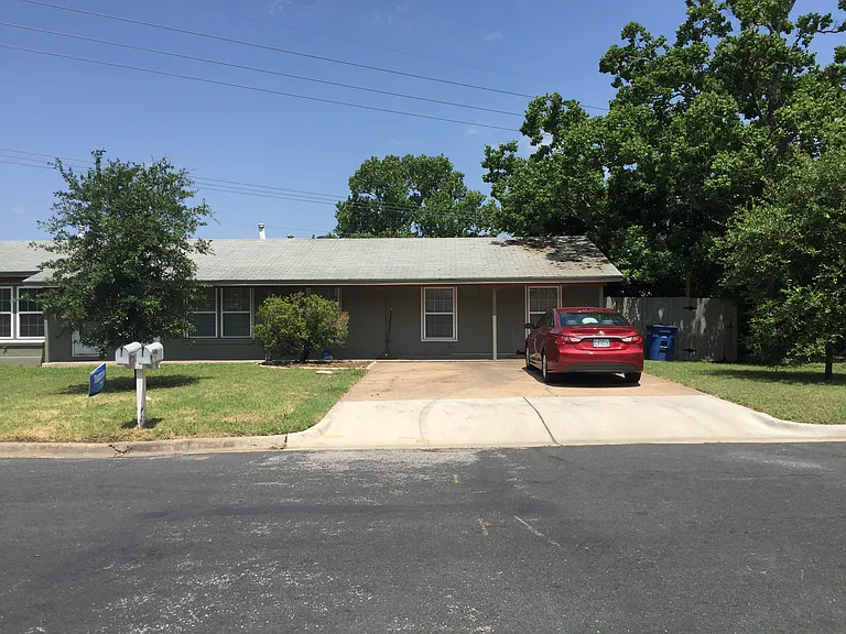 5200 Overbrook Dr #B — Photo 1