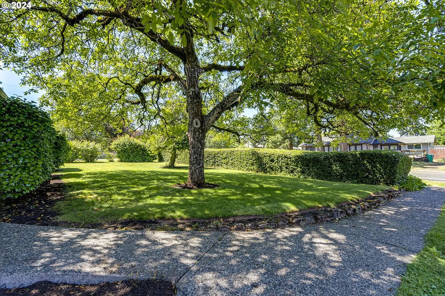 Historic 4-Bedroom Stone Home with Timeless Character, Hardwood Floors, Spacious Living & a Large... — Photo 4