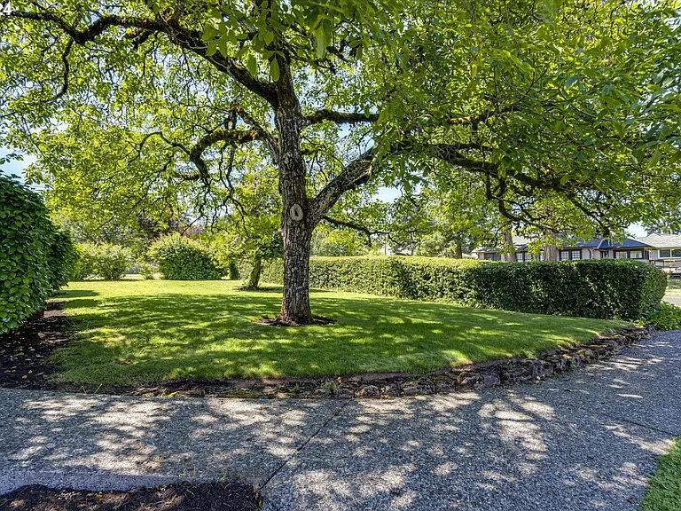 2430 SE Park Ave — Photo 4