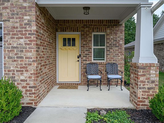2nd image of 1405 Woodridge Pl