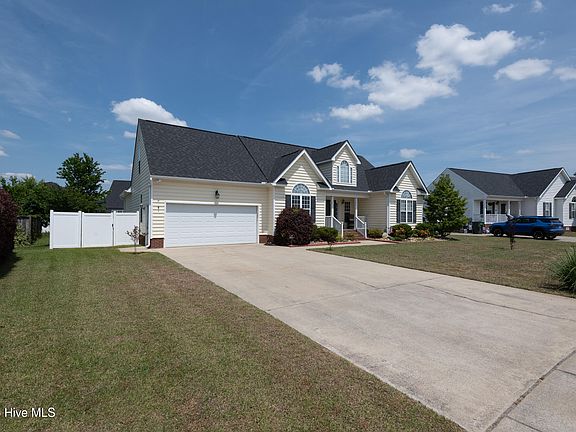 3rd image of 2721 N Chatham Court