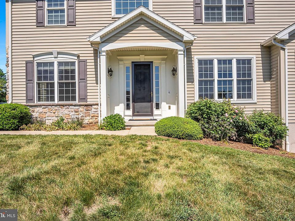 1st image of 427 Carmella Dr