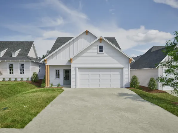 1061 Woodland Ln, Opelika, AL 36801