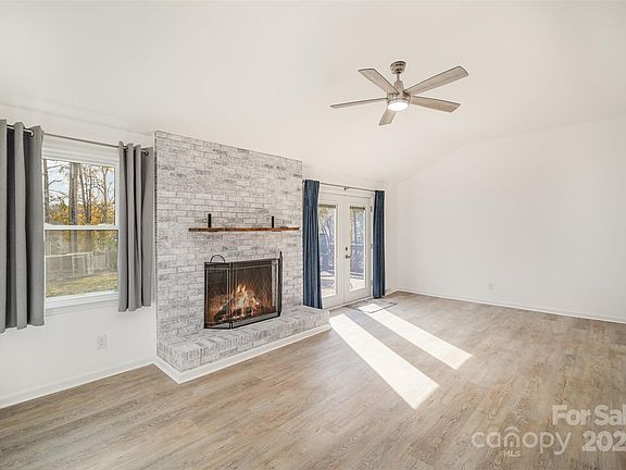 2nd image of 4919 Country Oaks Dr