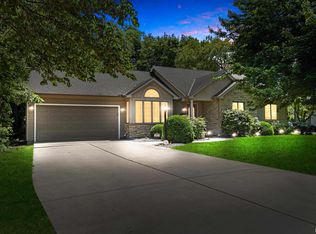 6012 N Wickwood Rd, Peoria, IL 61614