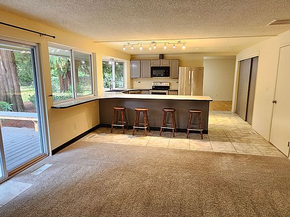 5th image of 3307 Villa Ct SE