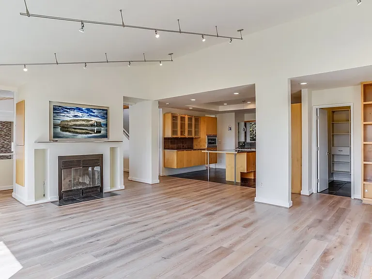 8158 W Mercer Way — Photo 4