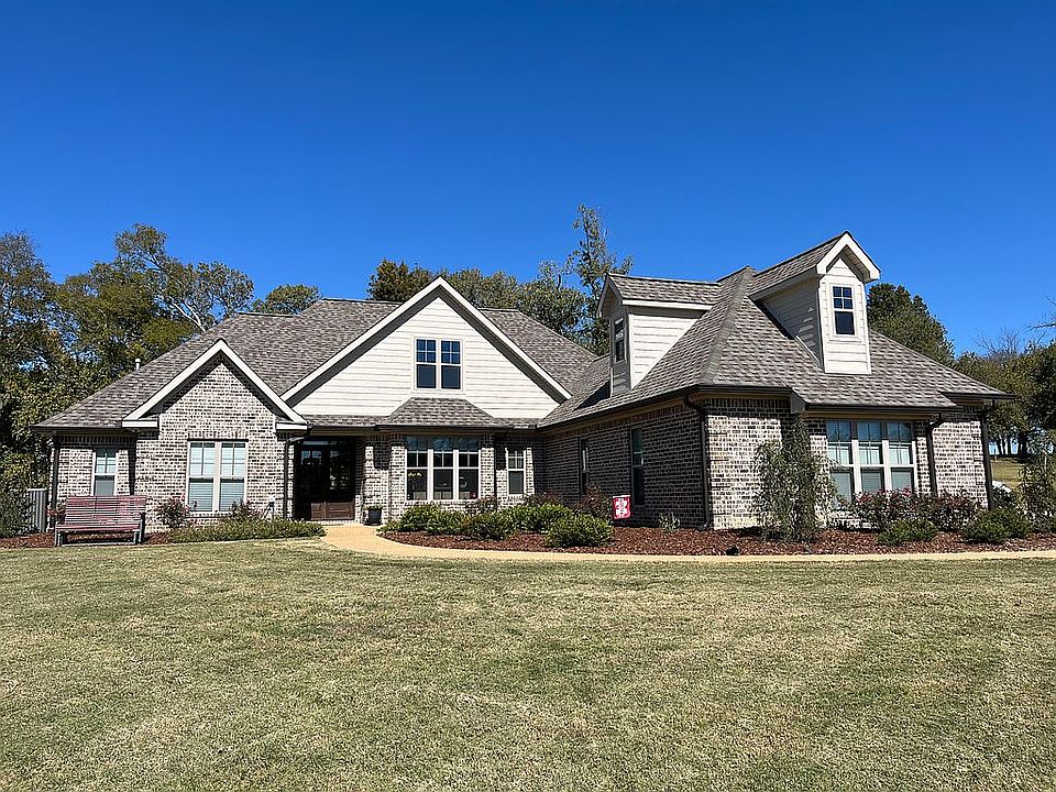 1st image of 221 Ironwood Dr