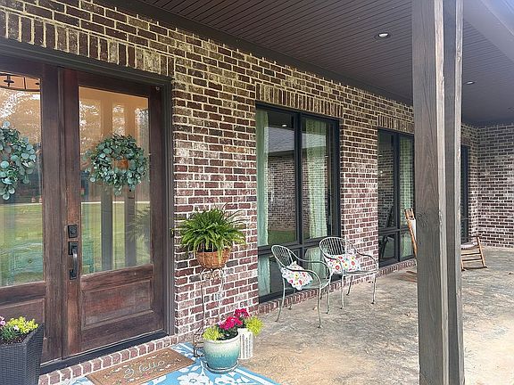 4th image of 934 Bailey Rd