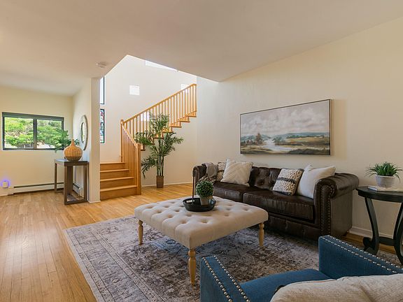 4th image of 733 Wellesley Dr NE
