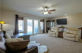 5th image of 9651 Crestwood Dr