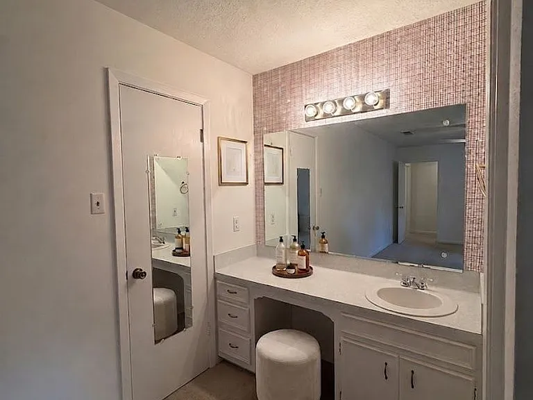 3404 Live Oak Dr — Photo 8
