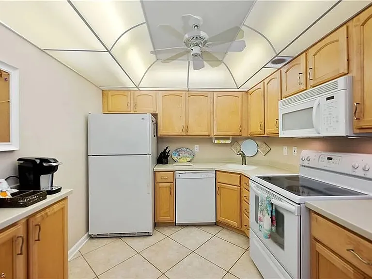 320 Seaview Ct #1208 — Photo 9
