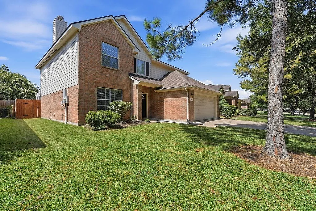 4 bed, 2.5 bath, 2603 sqft, $2,600 — Photo 2