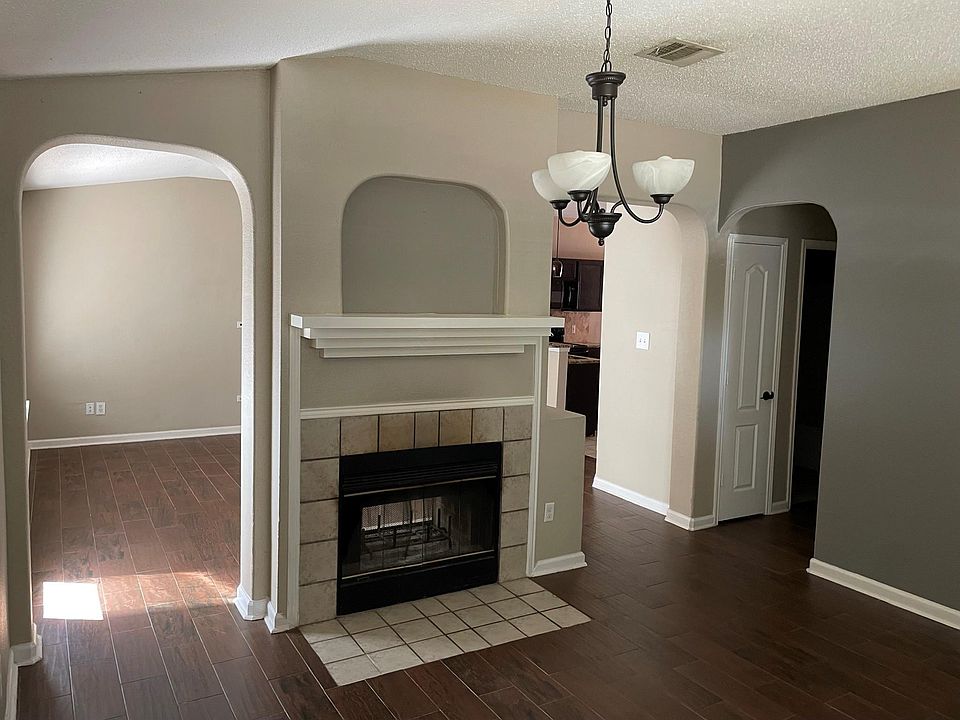 2nd image of 1416 Ross Dr
