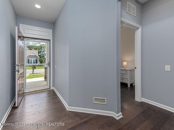 5th image of 27 Addlestone Ln