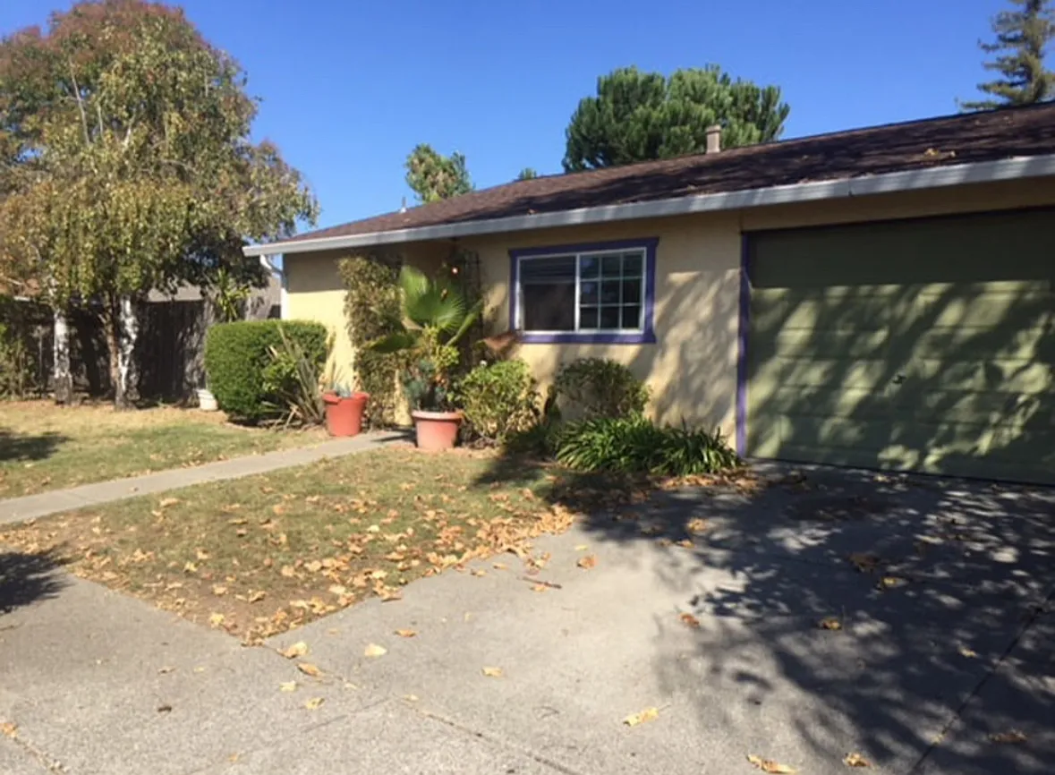 2 bed, $3,200 — Photo 1
