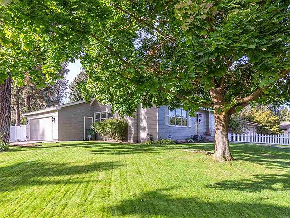 2nd image of 2652 E 38th Ave