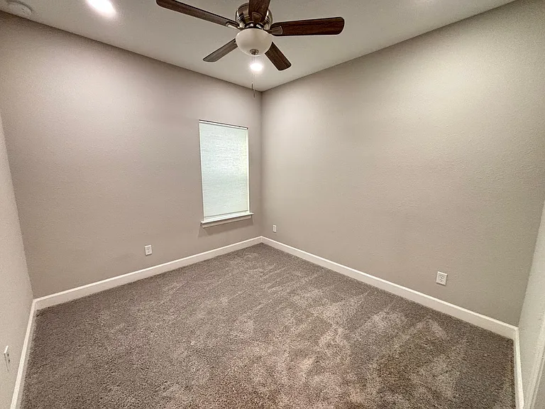 212 Willow Creek Ct — Photo 24