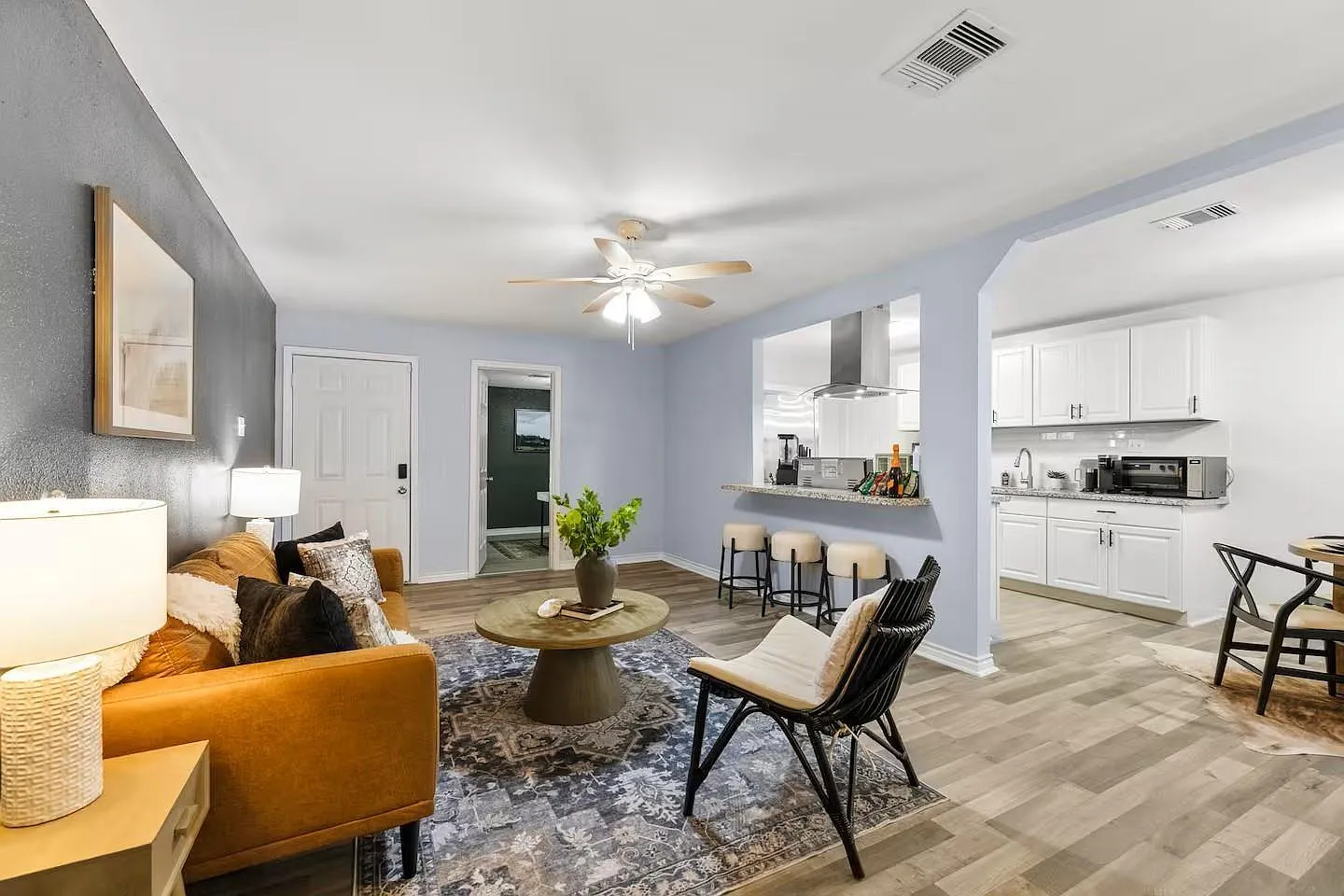 10 bed, 7.0 bath, 5062 sqft, $6,500 — Photo 3