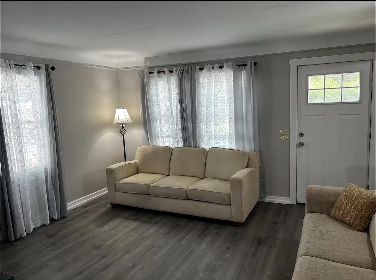 4 bed, 1170 sqft, $2,400 — Photo 3