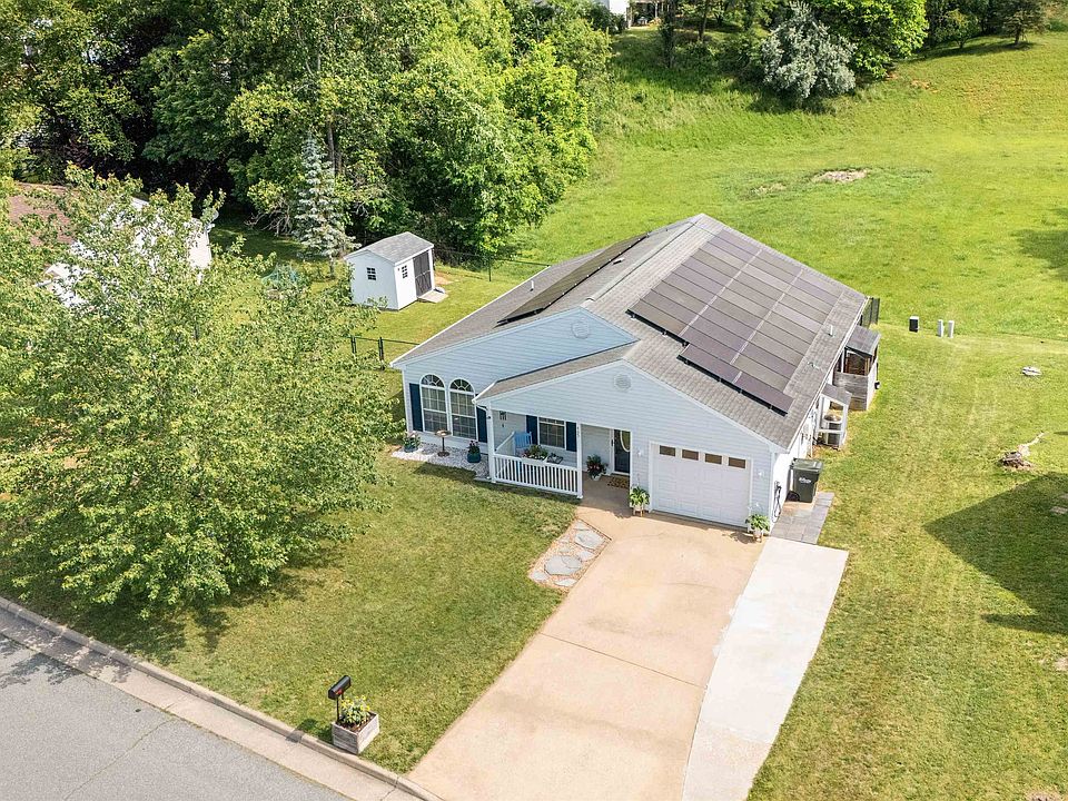 1st image of 405 Greenwood Rd