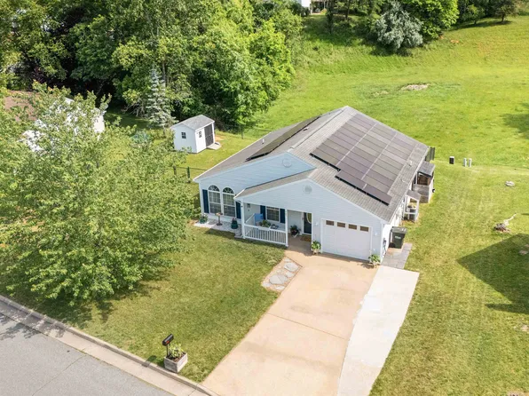 405 Greenwood Rd, Staunton, VA 24401