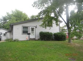 2318 Arrow St, Carpentersville, IL 60110