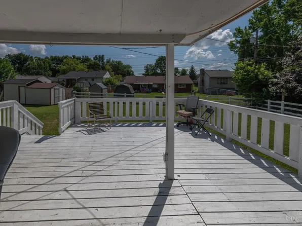 390 Sandy Ln, Franklin, OH 45005