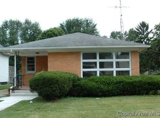 2214 E North Grand Ave, Grandview, IL 62702