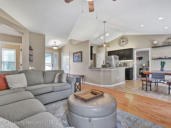 4th image of 609 Laurens Way