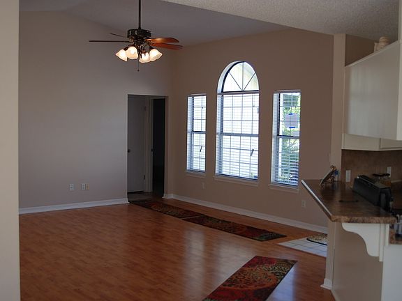 3rd image of 2913 Laurie Ave