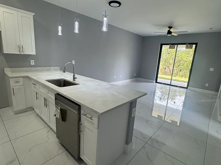 4910 Golfview Blvd — Photo 9