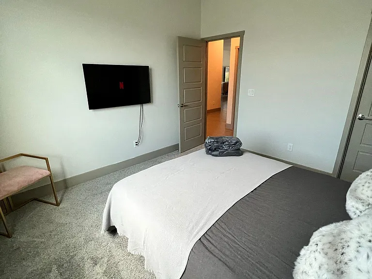 2474 Bastidas Dr — Photo 4