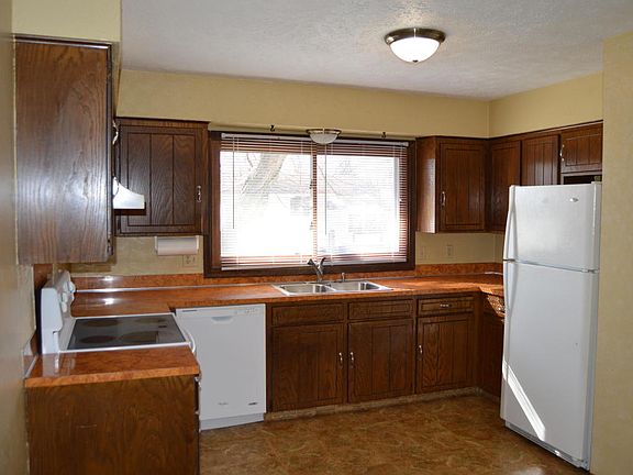 5th image of 4910 Aspen Dr