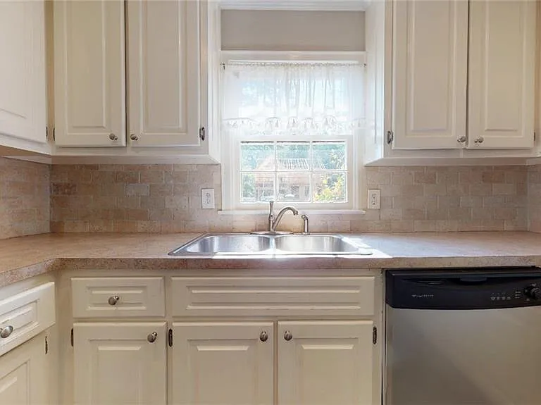 1674 Beacon Hill Blvd — Photo 32
