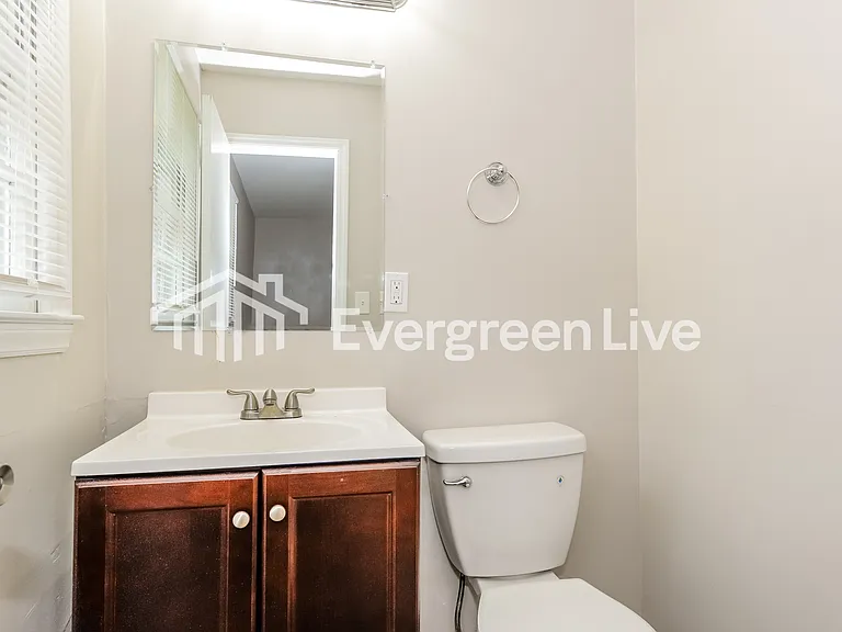 1011 Holly Dr — Photo 9
