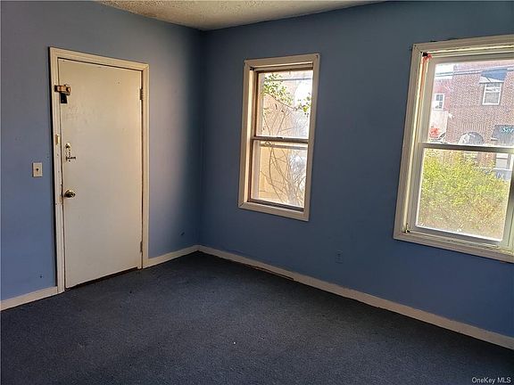 3rd image of 34 Bush Ave