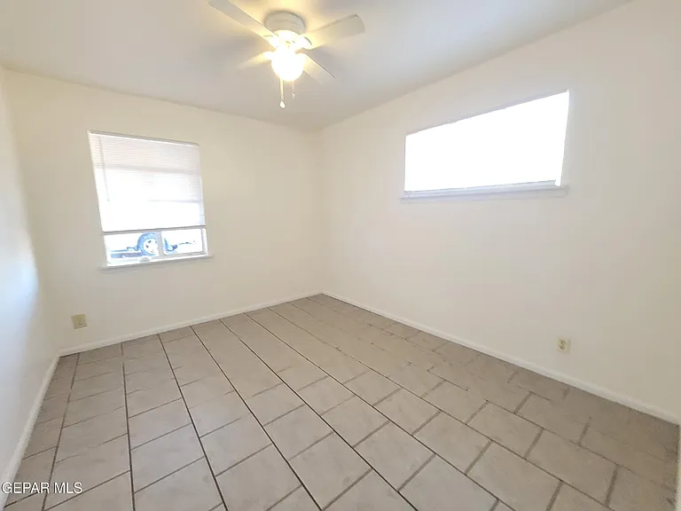 9513 Fairfax St — Photo 5