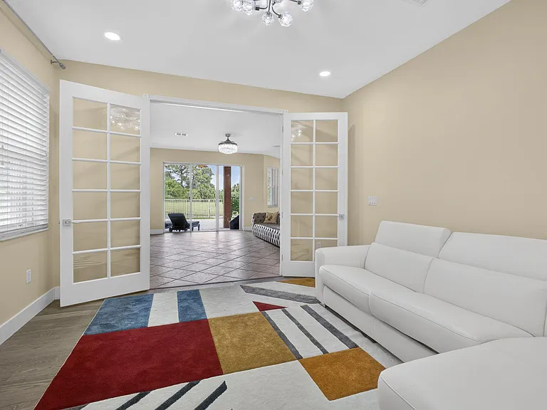1724 Annandale Cir — Photo 25