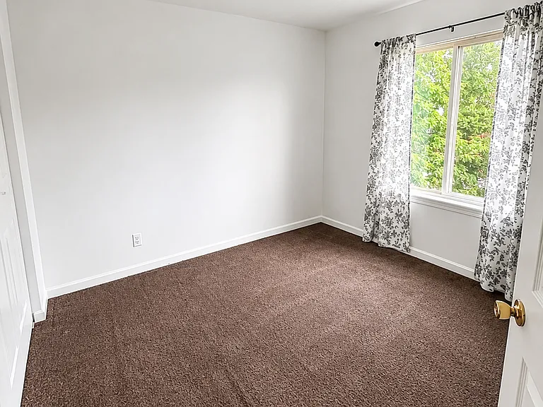 22259 W Niagara Ct — Photo 4
