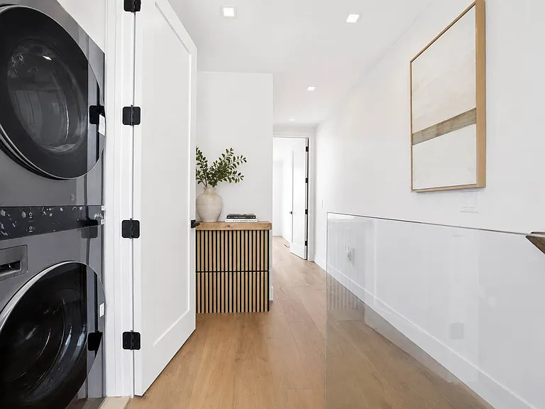 21-17 38th St #PENTHOUSE — Photo 15