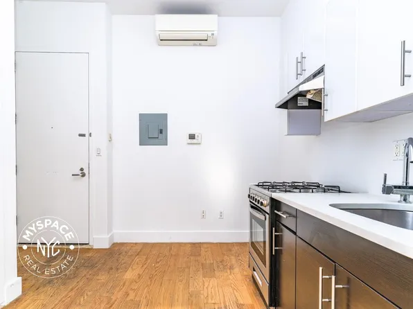 828 Saint John's Place image 1 of 4