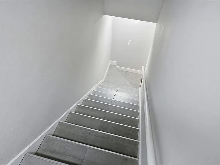 727 N Himes Ave — Photo 23