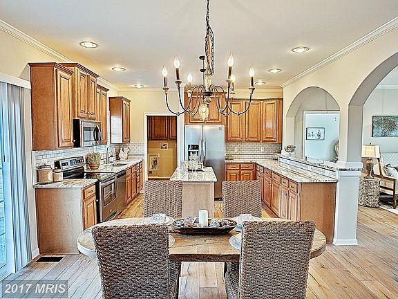 Imagine how fun entertaining friends here will be